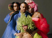 色彩界的“魔法師”Christopher John Rogers，通過視覺傳遞快樂，極富個性和風趣！