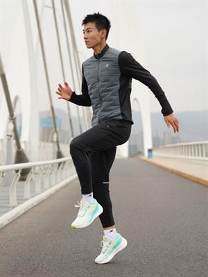 特步運動裝