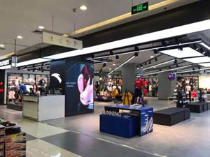 安踏店鋪陳列圖