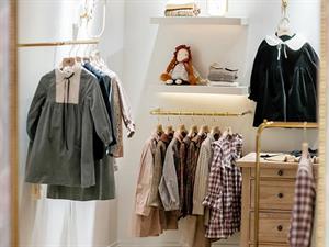 NU恩幼童裝店鋪形象