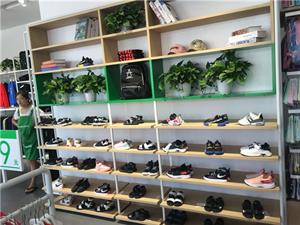 童學(xué)錄童裝店鋪形象