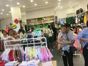 童學(xué)錄童裝店鋪形象