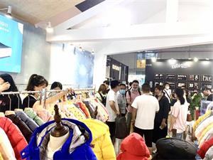 羽嬰貝貝童裝店鋪形象