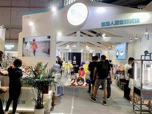 羽嬰貝貝童裝店鋪形象