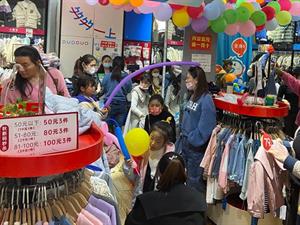 多多一上童裝店面圖