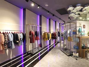 季候風女裝店面圖