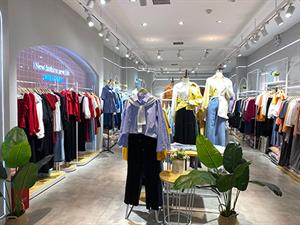 塵藝女裝店面圖