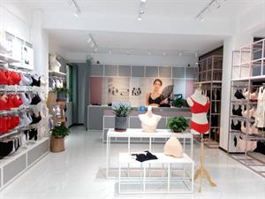 宅三蔻內衣店面圖