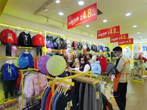 麥樂鴨童裝店面