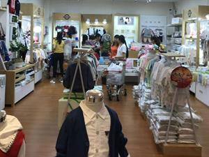 杰茜杰瑞童裝店面