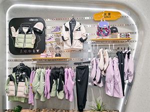 北面童裝實體店鋪圖
