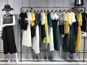 衣魅人女裝店面