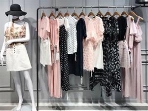 衣魅人女裝店面