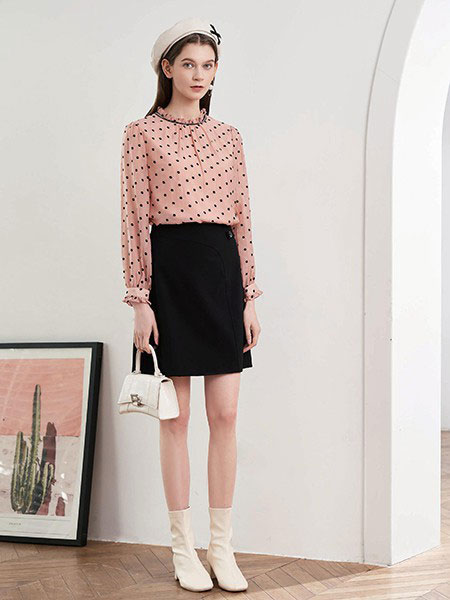 凡恩女裝經典黑色半身裙，怎么搭都好看