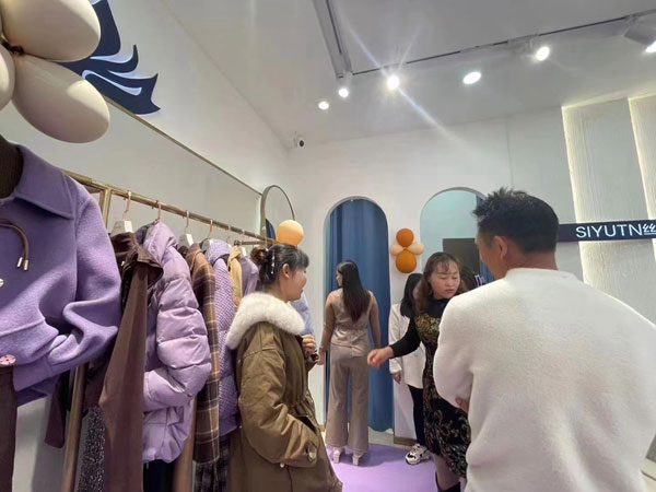 熱烈祝賀SIYUTN絲雨桐云南丘北店盛裝開業