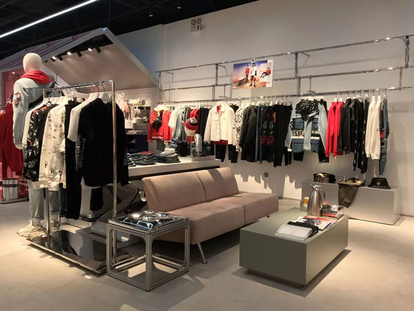 Cabbeen Love卡賓童裝海棠灣店潮酷開幕