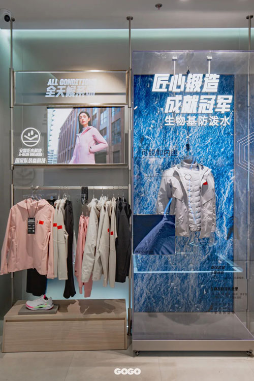 杭州首家安踏冠軍店和你一起出發(fā)