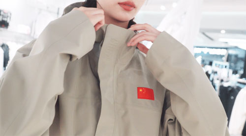 杭州首家安踏冠軍店和你一起出發(fā)